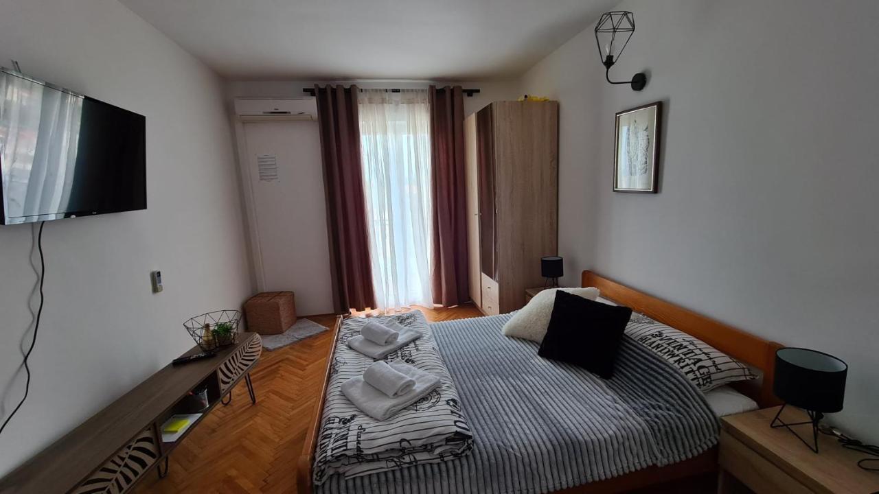 Apartments Solis, 50 M From The Sea - Jakisnica Exterior photo